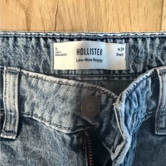 Hollister Light Wash Denim Jeans - Picture 2 of 3